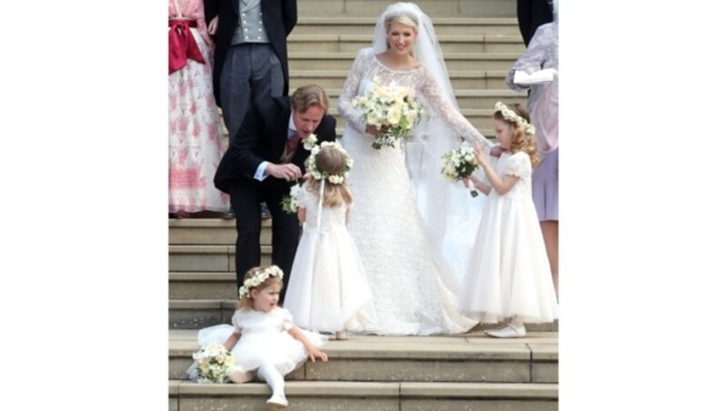 Thomas Kingston und Lady Gabriella Windsor mit ihren Blumenkindern (Bild: AFP or licensors)