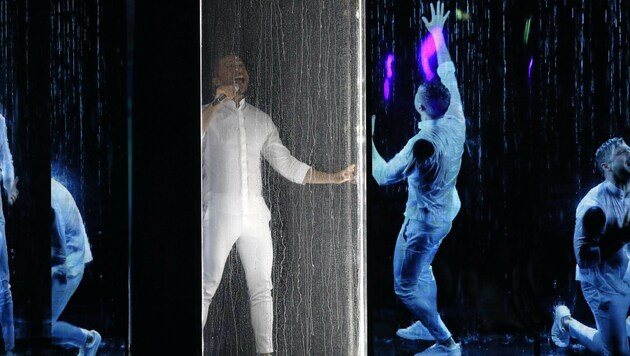 Sergey Lazarev nahm für Russland eine Dusche auf der Bühne. (Bild: AP)