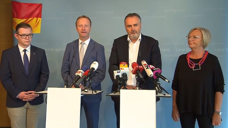 Johann Tschürtz (FPÖ, second from left) and Hans Peter Doskozil (SPÖ): There was a red-blue coalition in Burgenland between June 2015 and February 2020. (Bild: ORF)