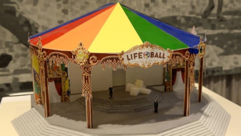 Die Life-Ball-Bühne wird heuer zum Zirkuszelt. (Bild: APA/HERBERT PFARRHOFER)