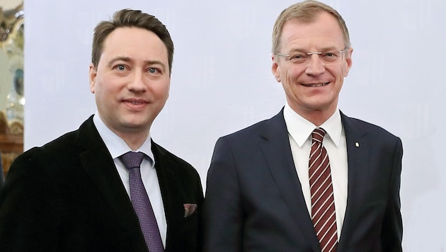 Sind sich wieder einmal einig: Landeshauptmannstellvertreter Manfred Haimbuchner (FPÖ) und Landeshauptmann Thomas Stelzer (ÖVP) (Bild: APA/LAND OÖ/DENISE STINGLMAYR)