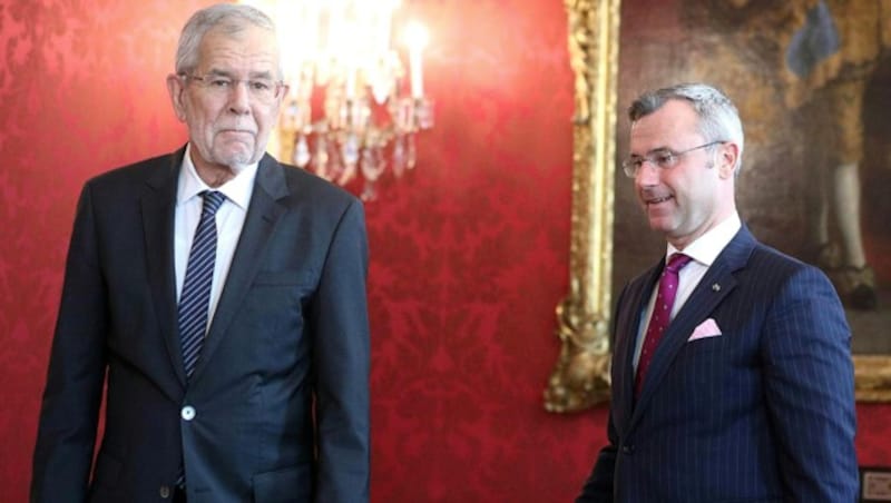 Bundespräsident Alexander Van der Bellen mit dem designierten FPÖ-Chef Norbert Hofer (Bild: APA/GEORG HOCHMUTH)