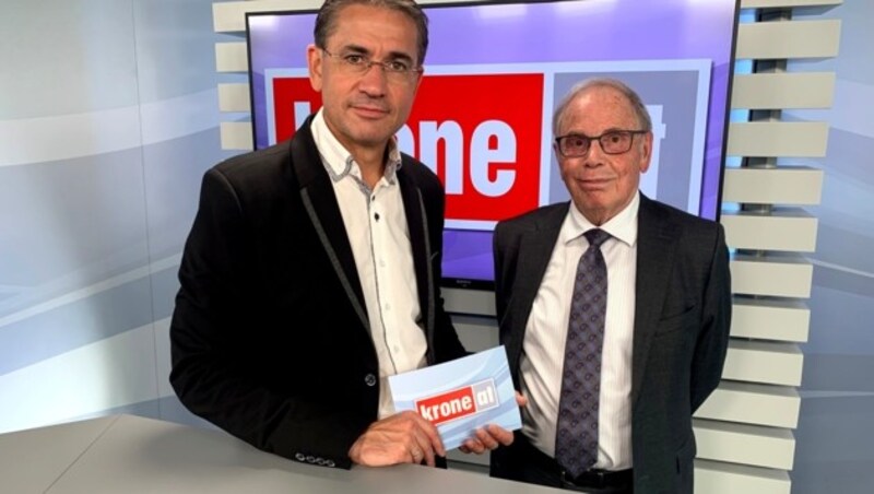 Verfassungsjurist Theo Öhlinger (re.) mit Gerhard Koller im krone.tv-Studio (Bild: krone.tv)