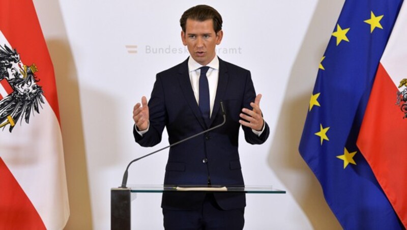 Kanzler Kurz bei seinem Statement (Bild: APA/HERBERT NEUBAUER)