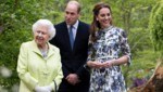 Queen Elizabeth mit Prinz William und Herzogin Kate (Bild: AP)