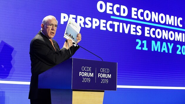 OECD-Generalsekretär Jose Angel Gurria bei der Präsentation der Prognose am Sitz der Organisation in Paris (Bild: AFP)