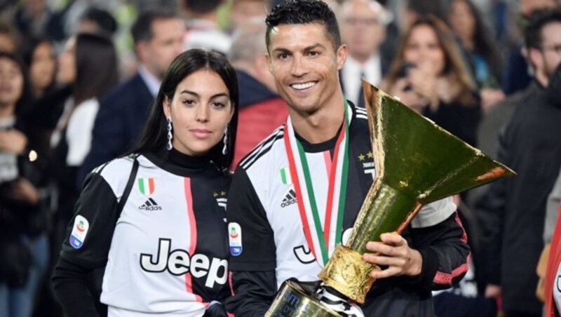 Ronaldo mit Freundin Georgina (Bild: APA/AFP/Marco Bertorello)