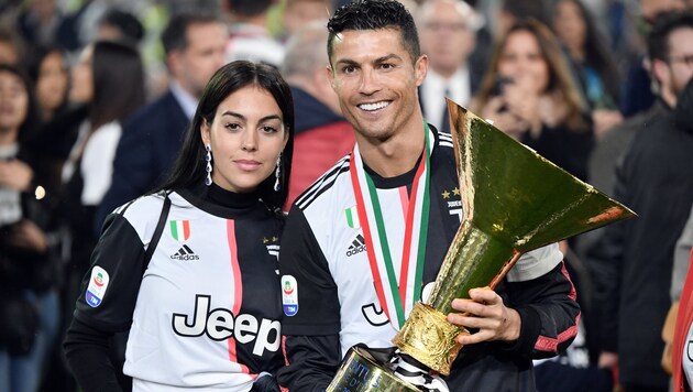 Ronaldo mit Freundin Georgina (Bild: APA/AFP/Marco Bertorello)