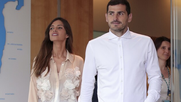 Iker Casillas (re.) mit Ehefrau Sara Carbonero (Bild: AP)