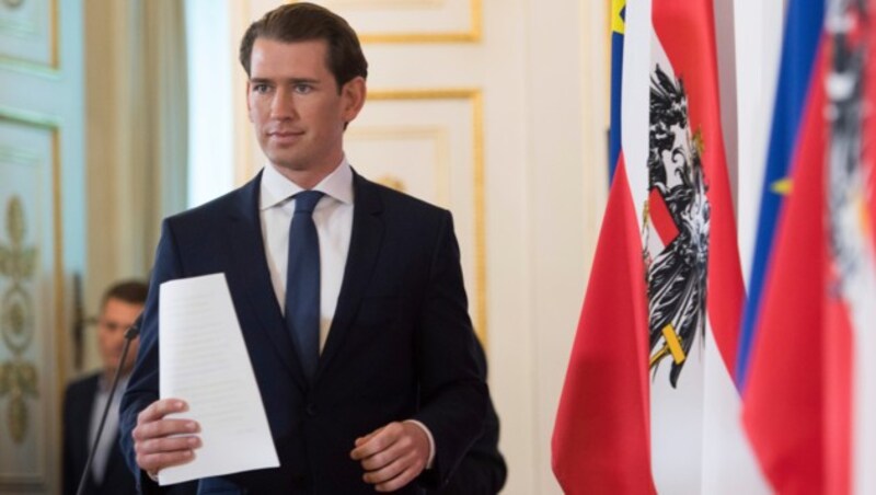 Bundeskanzler Sebastian Kurz (ÖVP) will mit seiner Expertenregierung eine Staatskrise verhindern. (Bild: AP)