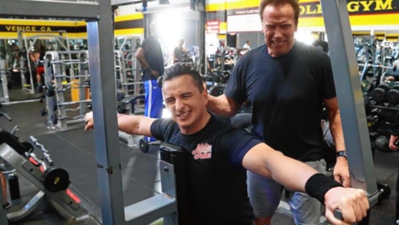 Pumpen! Gabalier mit Schwarzenegger im berühmten „Gold’s Gym“ in Venice (Bild: Sepp Pail)