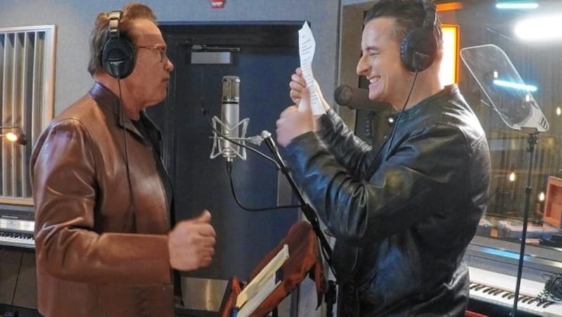 Hatten im Studio viel Spaß: Arnold Schwarzenegger und Andreas Gabalier (Bild: Sepp Pail)