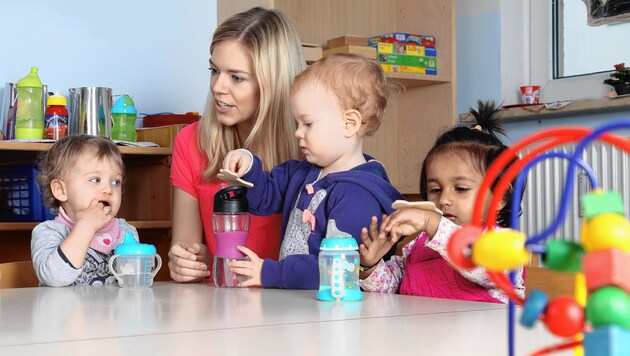 Besonders für Alleinerziehende ist die Betreuung der Kinder in den Ferien oft schwierig (Symbolbild). (Bild: ©RioPatuca Images - stock.adobe.com)