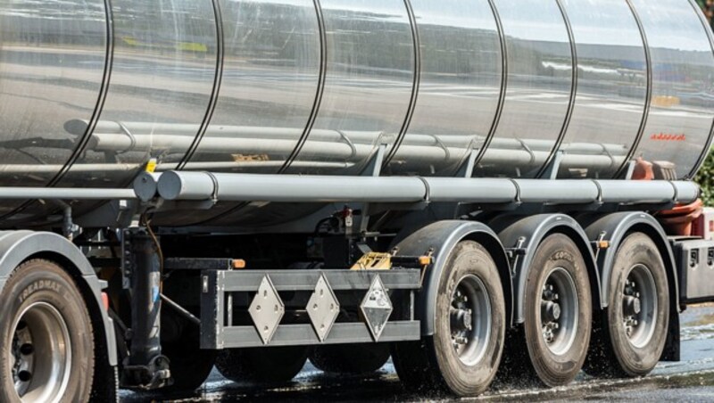 Bis die Pipeline wieder in Betrieb ist, wird das Öl in der betroffenen Region vermehrt auf der Straße transportiert. (Bild: stock.adobe.com (Symbolbild))