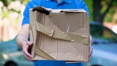 Dass man ein beschädigtes Paket am besten gar nicht annehmen sollte und weitere wichtige Informationen haben wir für Sie. (Bild: ©motortion - stock.adobe.com)