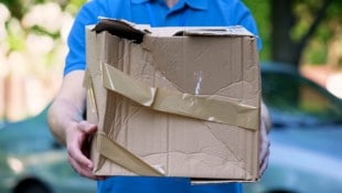 Dass man ein beschädigtes Paket am besten gar nicht annehmen sollte und weitere wichtige Informationen haben wir für Sie. (Bild: ©motortion - stock.adobe.com)