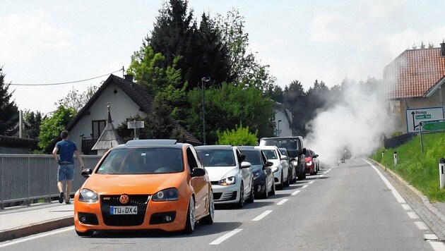 Auch in Selpritsch geben die Fahrer „Gummi, Gummi“. (Bild: Hermann Sobe)