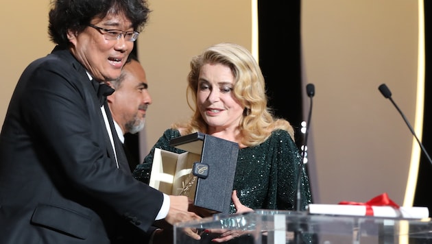 Goldene Palme in Cannes an Bong Joon Ho für den Film „Parasite“ (Bild: AFP)