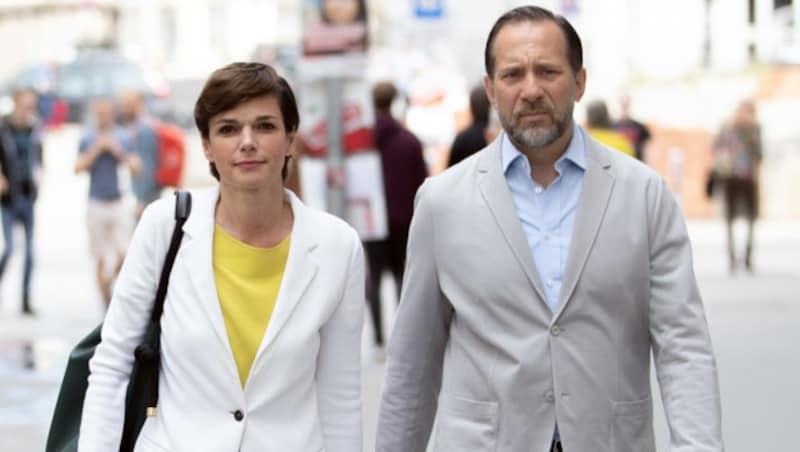 SPÖ-Chefin Pamela Rendi-Wagner und ihr Mann Michael Rendi (Bild: APA/GEORG HOCHMUTH)