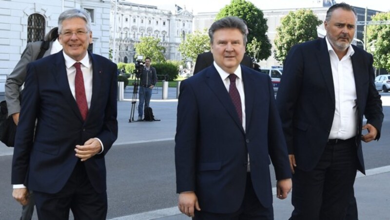 Die Landeshauptleute Peter Kaiser, Michael Ludwig und Hans Peter Doskozil (Bild: APA/ROBERT JAEGER)