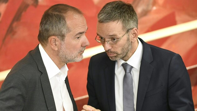 SPÖ-Bundesgeschäftsführer Thomas Drozda und der Freiheitliche Generalsekretär Herbert Kickl (Bild: APA/ROBERT JGER)