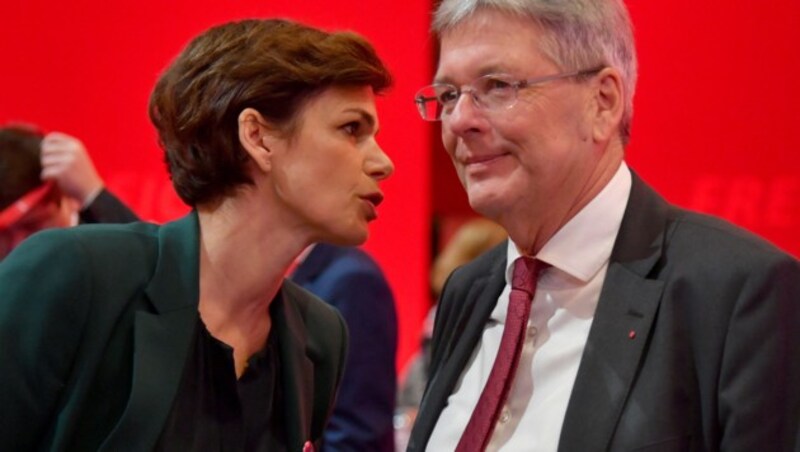 SPÖ-Bundesparteivorsitzende Pamela Rendi-Wagner und Kärntens Landeshauptmann Peter Kaiser (Bild: APA/BARBARA GINDL)