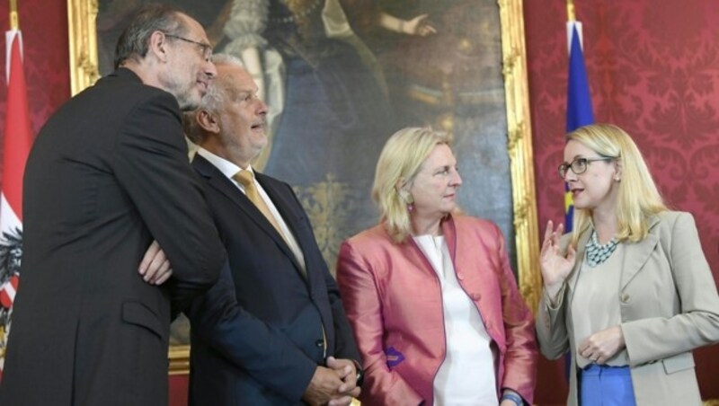 Die entlassenen Minister Heinz Faßmann, Josef Moser, Karin Kneissl und Margarete Schramböck (Bild: APA/HANS KLAUS TECHT)