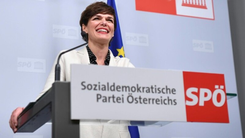 Pamela Rendi-Wagner nach der Sitzung des SPÖ-Vorstands (Bild: APA/HELMUT FOHRINGER)