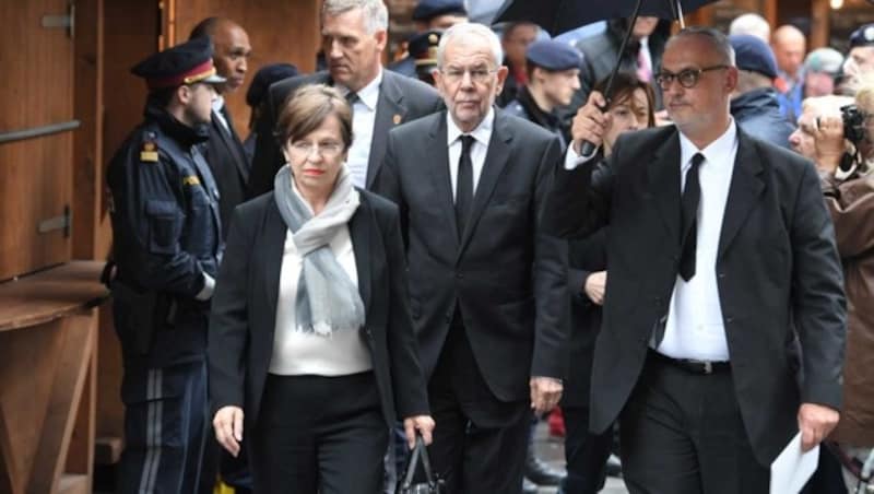 Doris Schmidauer und Bundespräsident Alexander Van der Belllen (Bild: APA/ROLAND SCHLAGER)