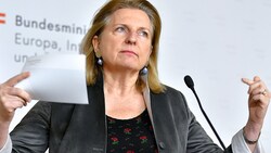 Karin Kneissl war von 18. Dezember 2017 bis zum 3. Juni 2019 Außenministerin Österreichs. (Bild: APA/HERBERT NEUBAUER)
