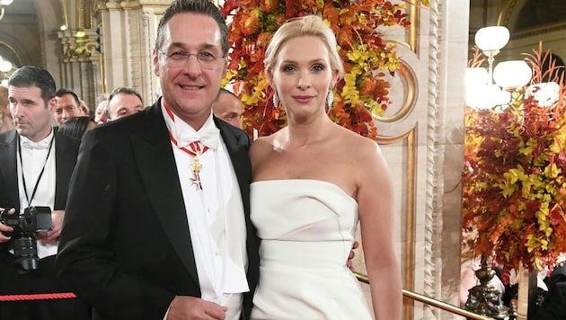Heinz-Christian Strache mit Ehefrau Philippa am Wiener Opernball (Bild: APA/Helmut Fohringer)