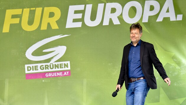 Deutschlands Grünen-Chef Robert Habeck auf einer Wahlkampfveranstaltung der österreichischen Schwesterpartei in Wien (Bild: APA/HERBERT NEUBAUER)