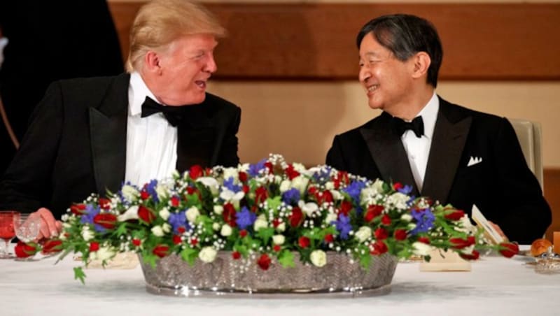 Trump mit dem japanischen Kaiser Naruhito in Tokio (Bild: ASSOCIATED PRESS)