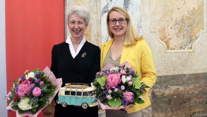 Dr. Margarete Schramböck und Bundesministerin Elisabeth Udolf-Strobl (Bild: BMDW/Dolenc)