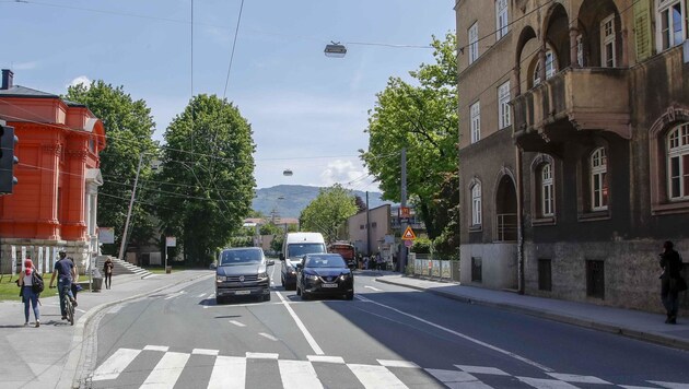 Stadteinwärts wird es für Öffis und Autos nur mehr eine gemeinsame Spur geben. (Bild: Tschepp Markus)