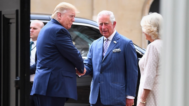 Trump traf Charles und Camilla bereits – allerdings war der König damals noch Thronfolger. (Bild: AFP)