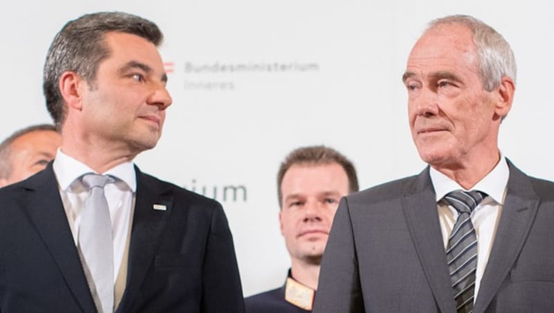 Der neue und der alte Innenminister: Wolfgang Peschorn und Eckart Ratz (Bild: APA/GEORG HOCHMUTH)