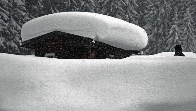 Mit den Rekordschneemengen, die von Ende Dezember bis Mitte Jänner in der Steiermark zusammengekommen sind, kämpft man bis heute. (Bild: HARALD SCHNEIDER / APA / picturedesk.com)