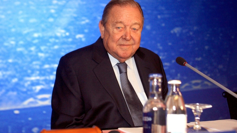 The then UEFA boss Lennart Johansson invited Hempel and Lenz to dinner and told them about his plans. The two marketing geniuses then worked out a concept for the Champions League. (Bild: GEPA)