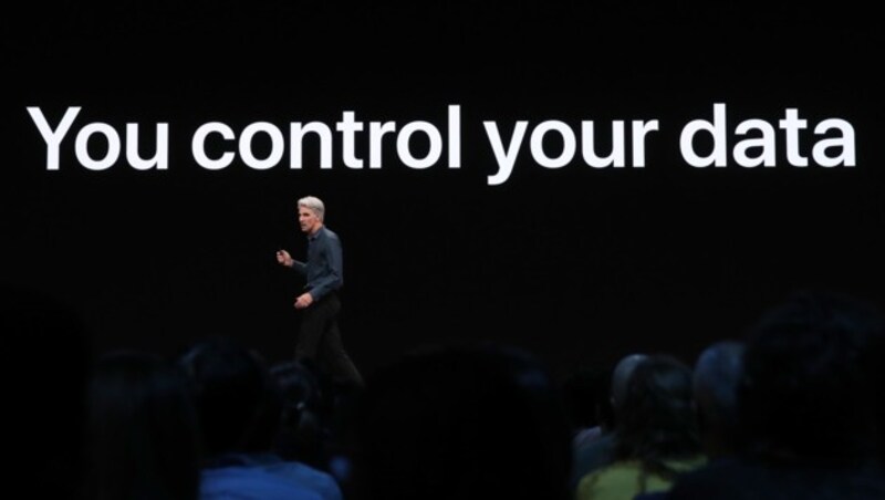 Apples Software-Chef Craig Federighi versprach bei einer Apple-Keynote mehr Datenschutz für iOS-Nutzer. (Bild: Craig Federighi)