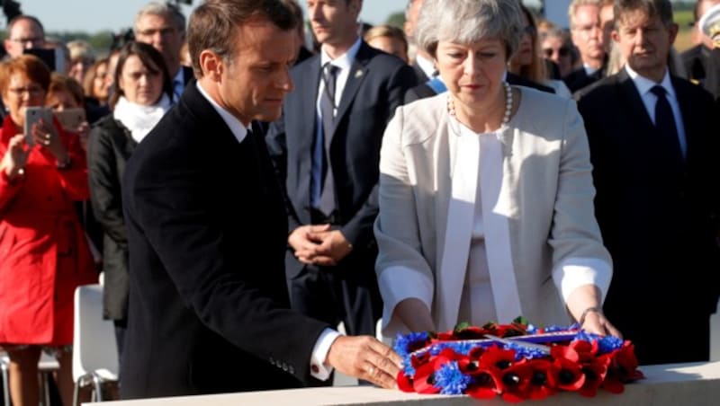 Theresa May und Emmanuel Macron in Ver-Sur-Mer in der Normandie (Bild: AFP)