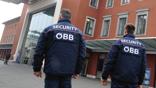 Security-Männer am Klagenfurter Hauptbahnhof (Symbolbild) (Bild: Uta Rojsek-Wiedergut)