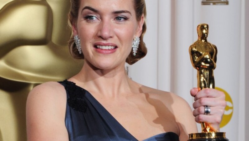 Kate Winslet mit ihrem Oscar (Bild: AFP)