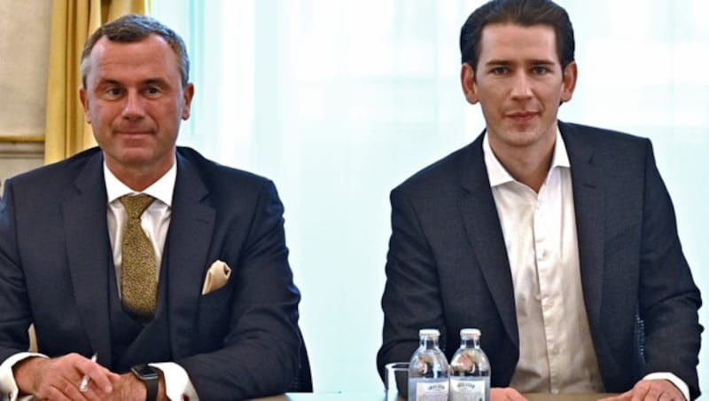 Bis vor Kurzem noch Koalitionspartner: Hofer (li.) und ÖVP-Chef Sebastian Kurz (Bild: APA/HANS PUNZ)