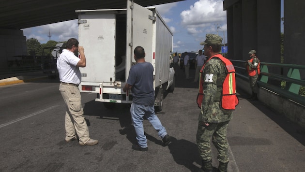 Kontrolle an der Grenze zwischen Mexiko und den USA (Bild: AP)