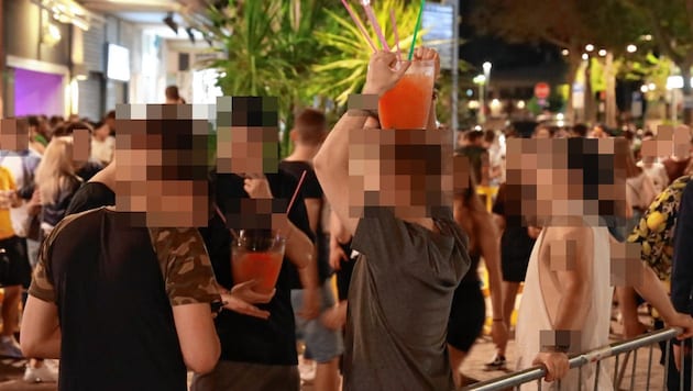 At Whitsun, it's party time again in the popular seaside resort of Lignano - albeit under even stricter security than in previous years. (Bild: Zwefo, Krone KREATIV)
