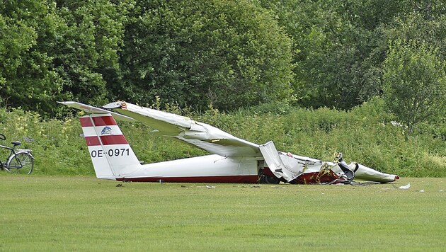 Dieses Segelflugzeug Marke Pilatus stürzte am 23. Juni am Flugplatz ab, der Pilot starb. (Bild: Holitzky Roland)