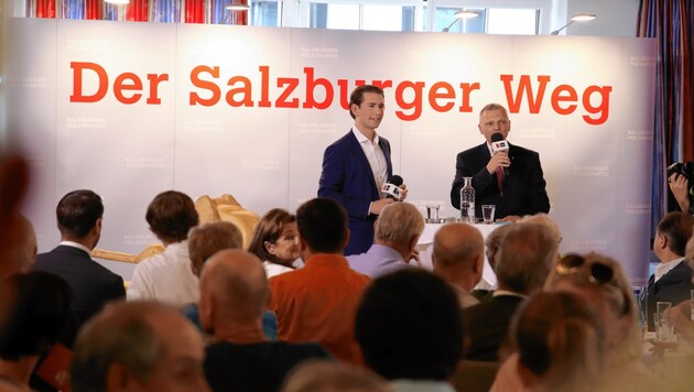 Kurz stellte sich beim Diskussionsabend im Postwirt Seekirchen den Fragen des Publikums (Bild: ANDREAS TROESTER)