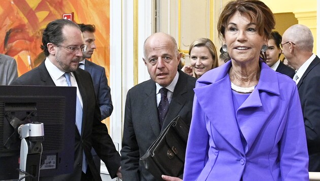 Außenminister Alexander Schallenberg, Vizekanzler und Justizminister Clemens Jabloner, Bundeskanzlerin Brigitte Bierlein (Bild: APA/HANS PUNZ)