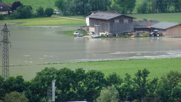 Ähnlich wie hier in Tirol war Oberndorf in der Vergangenheit von größeren Überflutungen betroffen (Symbolbild). (Bild: APA/ZEITUNGSFOTO.AT/LIEBL DANIEL)